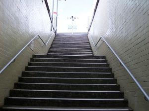 800px-Macdonaldtown_Railway_Station_stairs_to_platform